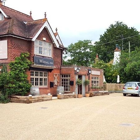 The Windmill Inn Хоршам Экстерьер фото