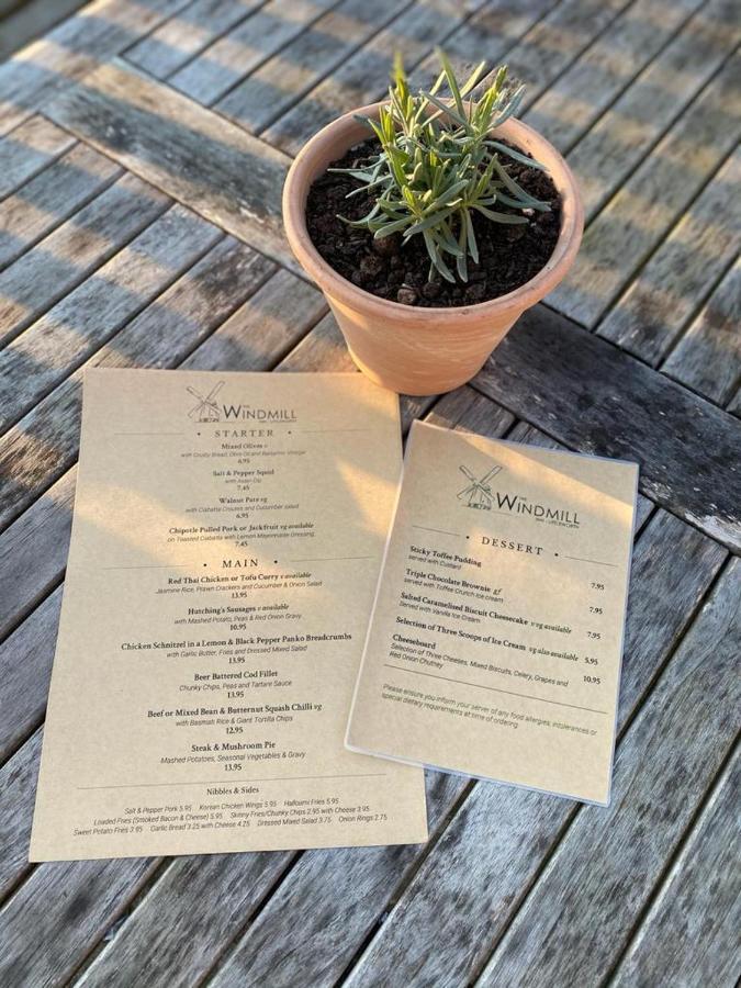 The Windmill Inn Хоршам Экстерьер фото