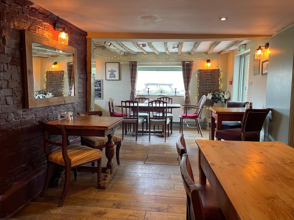 The Windmill Inn Хоршам Экстерьер фото